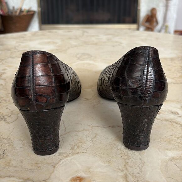 Stuart Weitzman Crocodile Leather Pumps Vintage 2” Heels - Picture 7 of 14